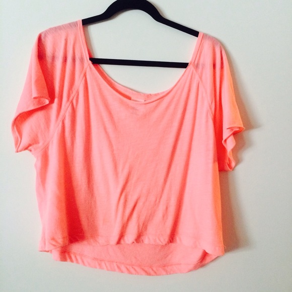 PINK Victoria's Secret Tops - PINK crop t-shirt