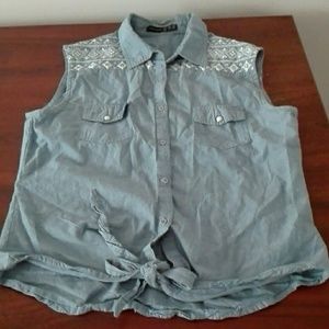 Denim sleeveless shirt