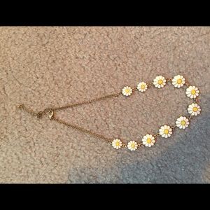 Fun daisy necklace