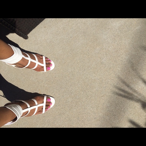 ๐ขSOLD๐ข White leather cut out sandals - Picture 3 of 3