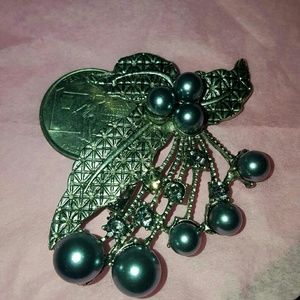 GREY PEARL BROOCH
