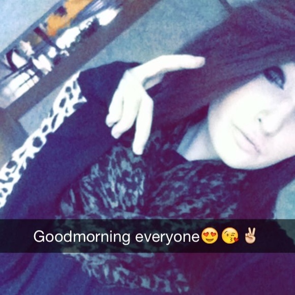 💕Hi I'm your posher Alesha💕 - Picture 3 of 4