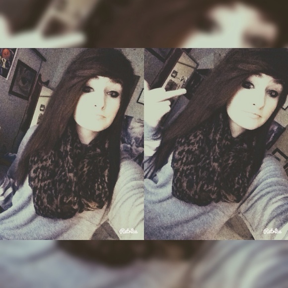 💕Hi I'm your posher Alesha💕 - Picture 4 of 4