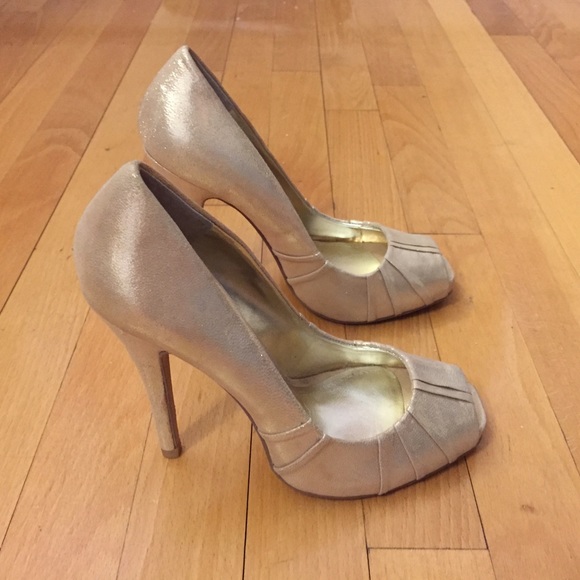 Aldo peep toe shoes