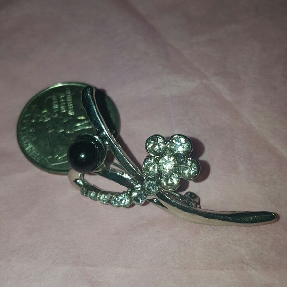 Black pearl and rhinestone brooch pin