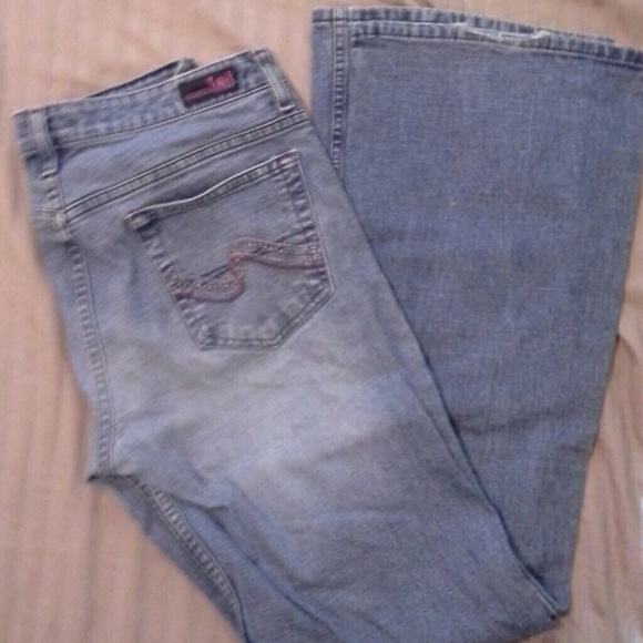 Lei bootleg jeans