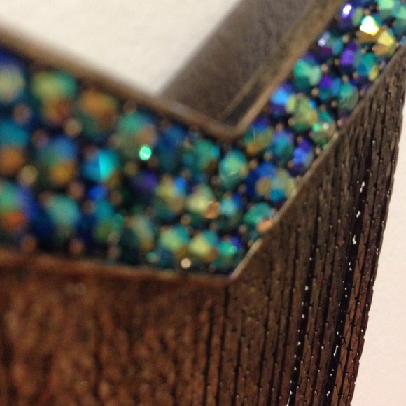 Green and Blue V Necklace with Fringe - Picture 4 of 4