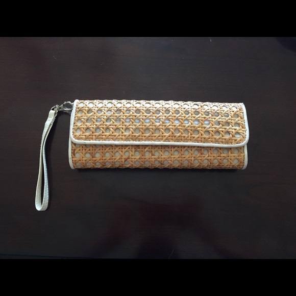 Wristlet clutch
