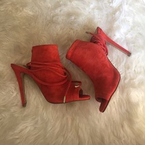 Steve Madden "Sophie" Ankle Lace Up Heel