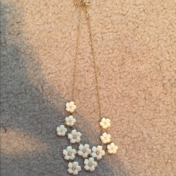 Fun daisy necklace