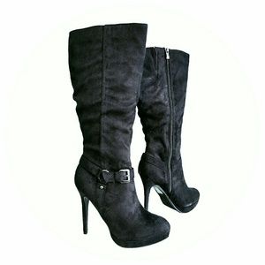 **SOLD*** NIB Knee Height Boots