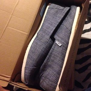 Brand new toms !!!