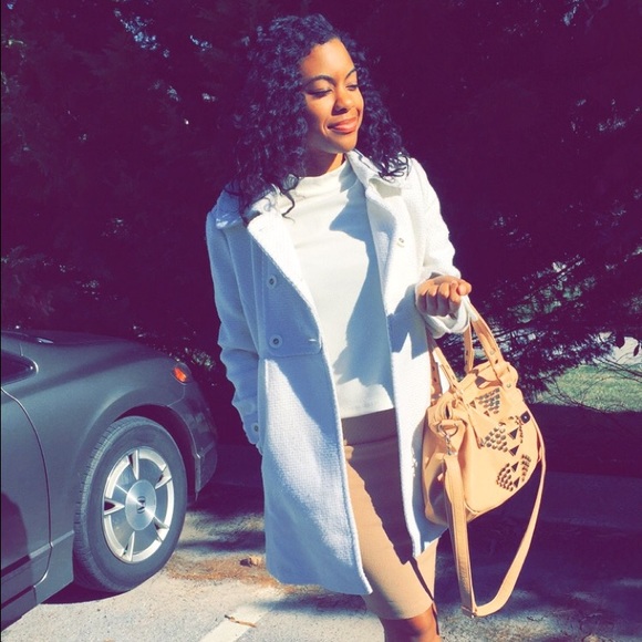 Meet Your Posher, Corinne - Picture 4 of 4