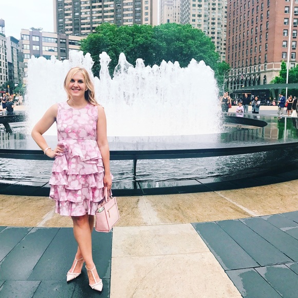 Meet your posher Meredith - Picture 4 of 4