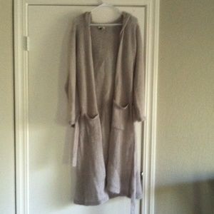 Long gray sweater with hood and belt