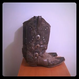 Corral Wingtip Concho Boot