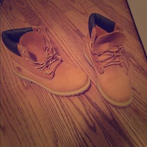 Timberland woman sz8 6" premium boots! Brand new!