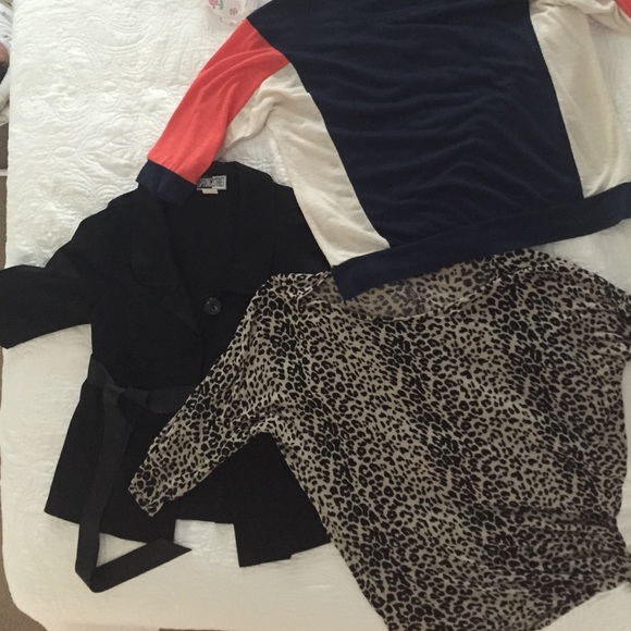 6 tops!! Sizes small/medium