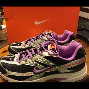 Women's size 11 Nike Initiator Running Shoes