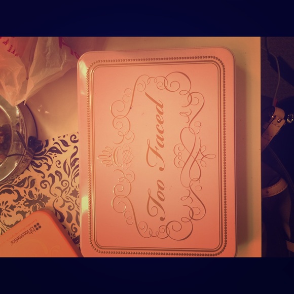 Too faced eyeshadow and blush prattle