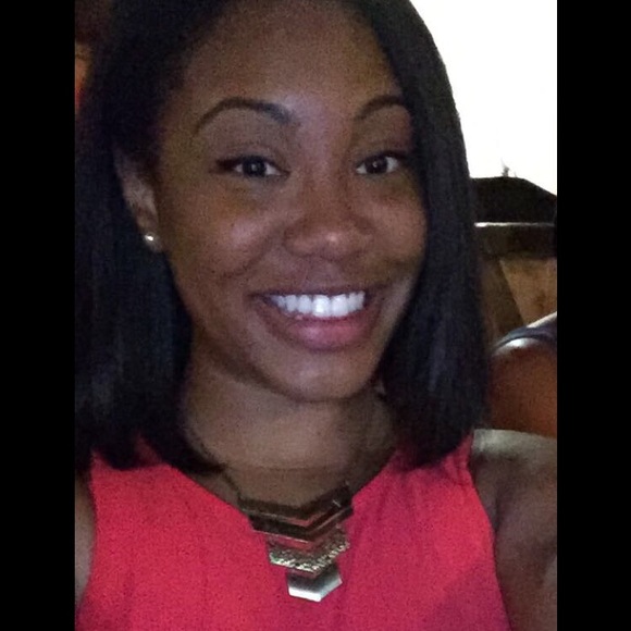 Meet your Posher, Andrea 🌺 - Picture 4 of 4