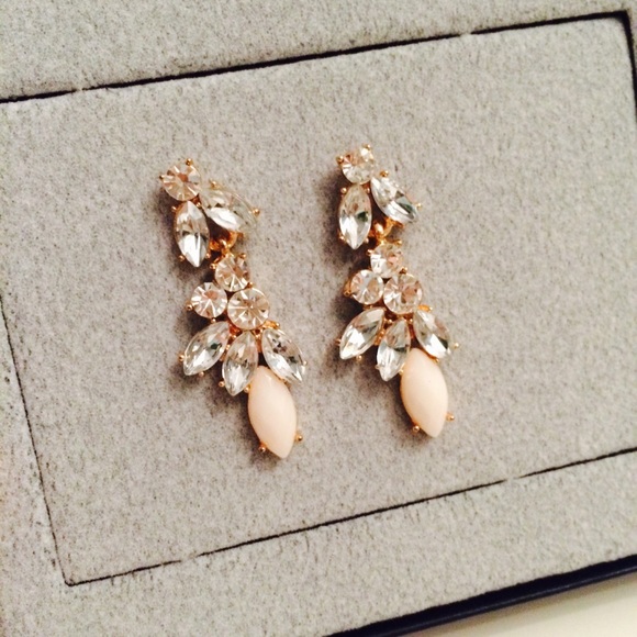 Accessories - ✨Glamorous Dangle Earrings✨