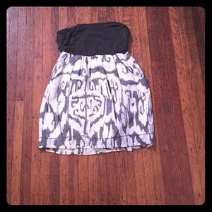 Chelsea and Violet high-waist skirt with pockets