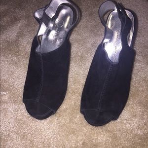 Jessica Simpson black heels
