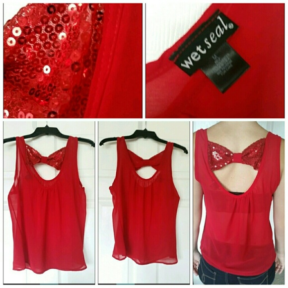 Scoop-neck bow-back sheer tank