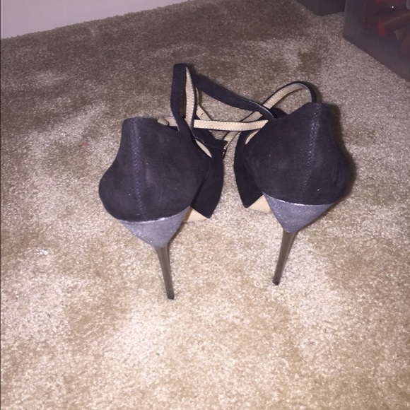 Black Aldo Heels - Picture 2 of 2