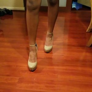 Sexy taupe color Steve Madden shoes