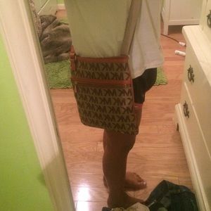 Micheal Kors cross body