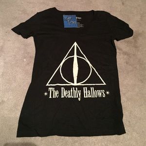 Harry Potter Deathly Hallows tee.
