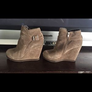 7.5 tan suede wedge booties