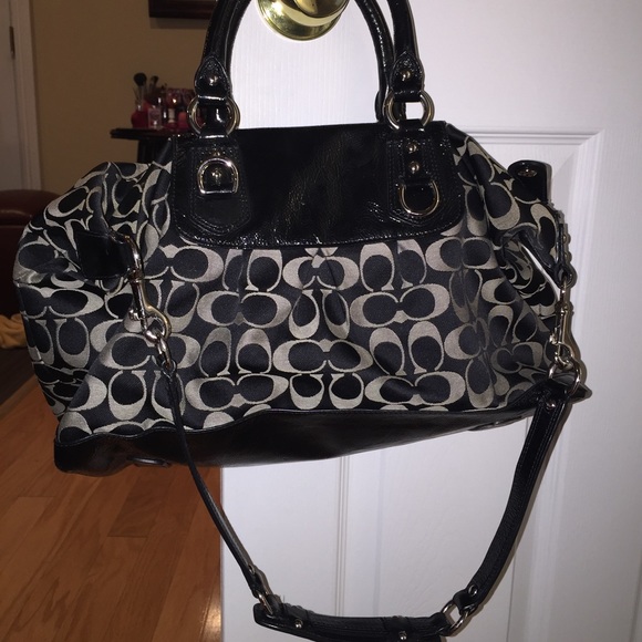 Signature Coach Satchel - Picture 4 of 4