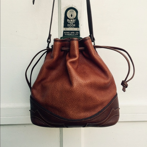 Liz Claiborne Handbags - Vintage Liz Claiborne draw string bucket bag