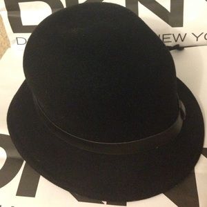 DKNY 100 % wool hat black WITH TAGS