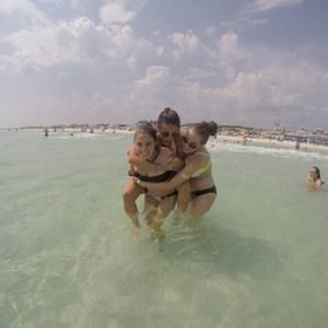 Meet your Posher, Helena