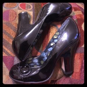 Madden girl Black patent round toe pumps
