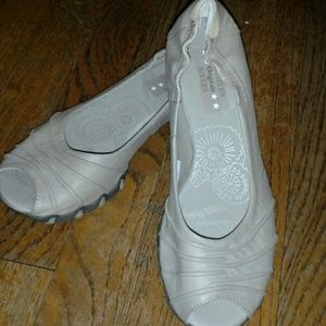 Tan Skechers Like New