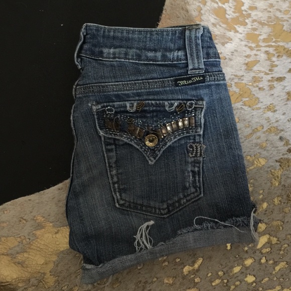 Miss Me Short sz 26(fits like 25)