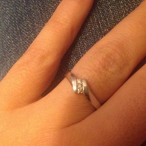 white gold small three diamonds in a row ring