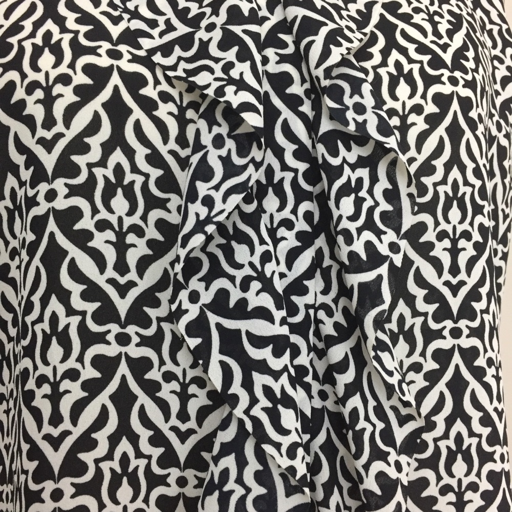 LOFT B&W Print Ruffle-Front Sleeveless Shell - Picture 6 of 8