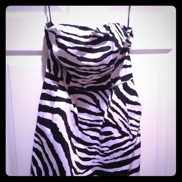 Express zebra print strapless dress with pockets