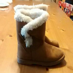 Girls Fuzzy Boots