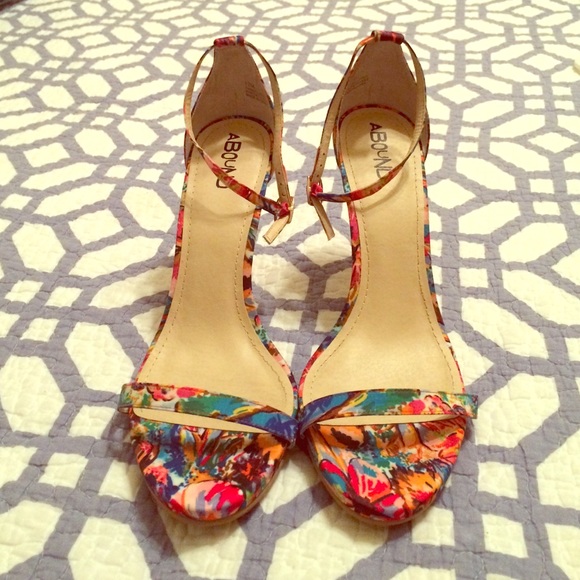 Size 12 sexy festive floral heels. 3.5" tall.