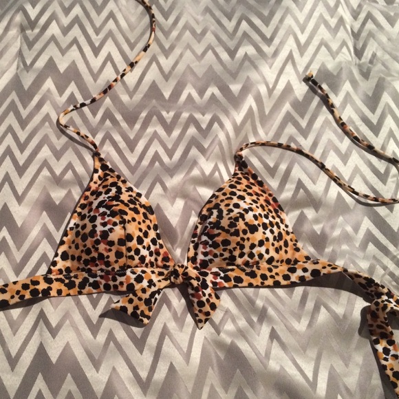 NWOT Victoria's Secret bikini top
