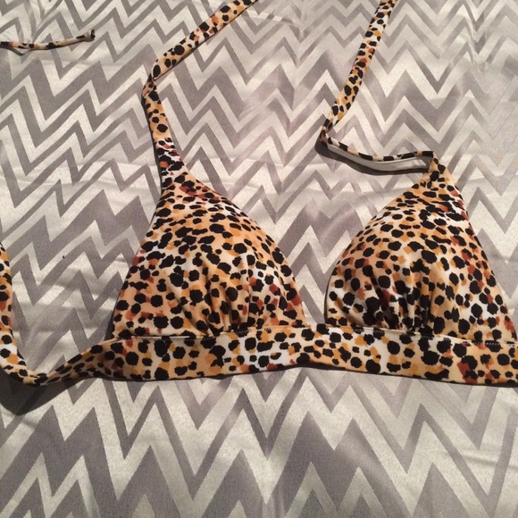 NWOT Victoria's Secret bikini top