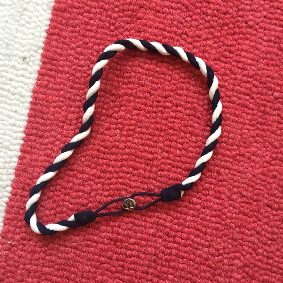 Lululemon navy and white twist headband