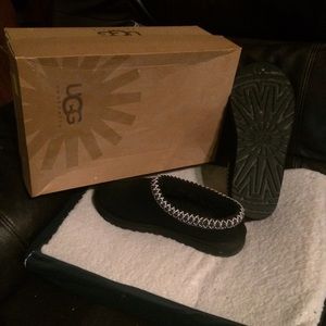 Black ugg Tasman shoes .. Size 10